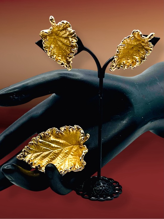 Napier Jewelry - Vintage Napier Gold Tone Textured Leaf Brooch & Matching Clip-On Earrings Set